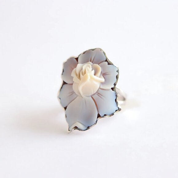 Italian Cameo Shell Flower Ring in 925 Sterling Silver - Picture 2 of 5